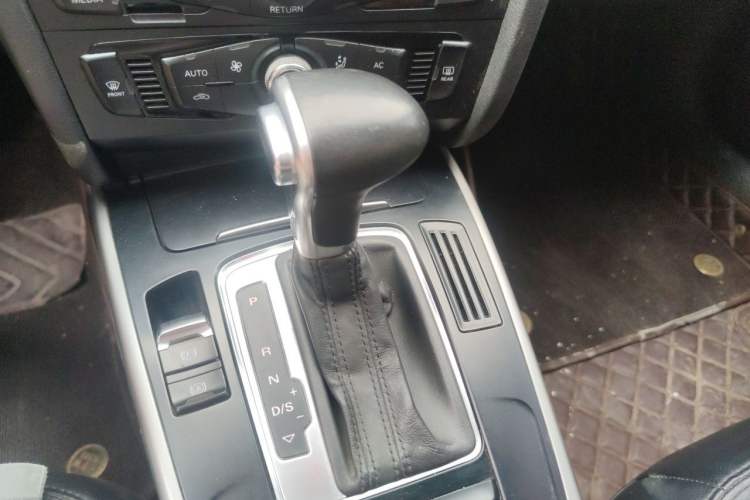 Used Audi A4L 2013 30 TFSI Automatic Comfort Model Gear Lever