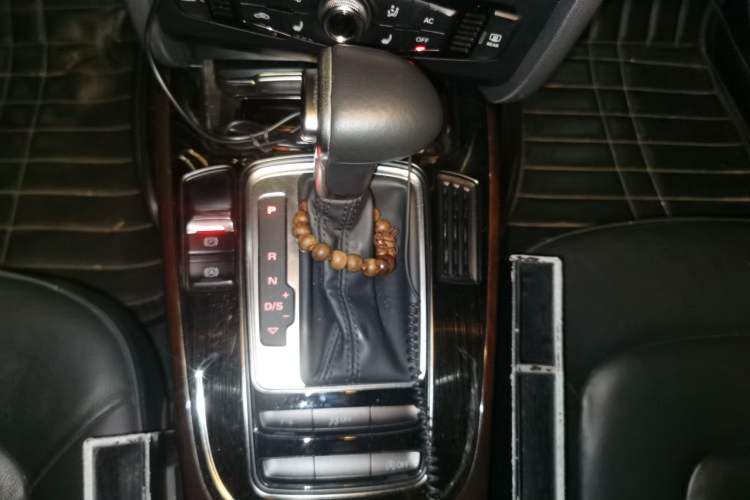 Used Audi A4L 2013 35 TFSI Automatic Comfort Model Gear Lever
