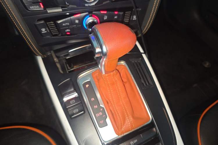 Used Audi A4L 2013 35 TFSI Automatic Standard Model Gear Lever