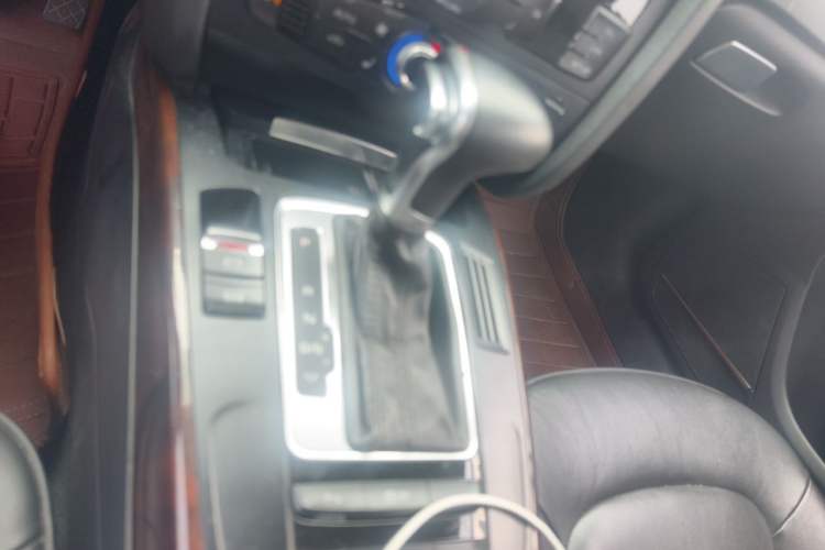 Used Audi A4L 2013 35 TFSI Automatic Comfort Model Gear Lever