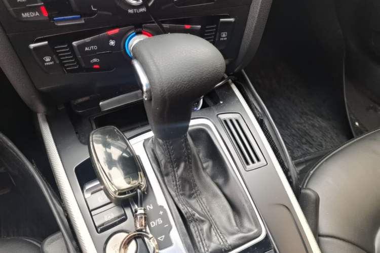 Used Audi A4L 2013 35 TFSI Automatic Standard Model Gear Lever