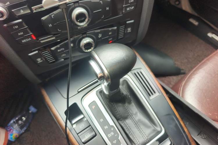 Used Audi A4L 2013 35 TFSI Automatic Standard Model Gear Lever