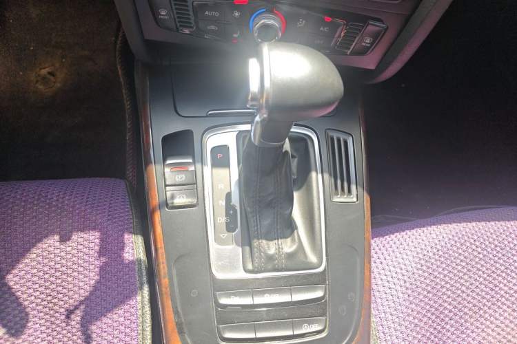 Used Audi A4L 2013 35 TFSI Automatic Comfort Model Gear Lever