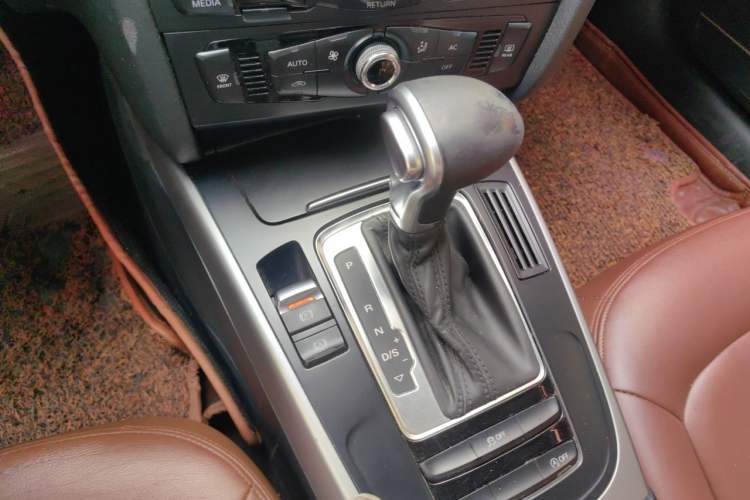 Used Audi A4L 2013 30 TFSI Automatic Comfort Model Gear Lever