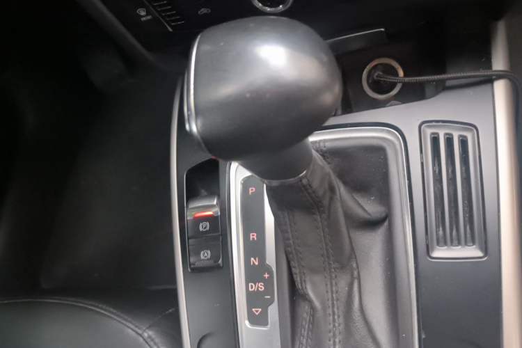 Used Audi A4L 2013 30 TFSI Automatic Comfort Model Gear Lever