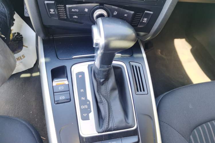 Used Audi A4L 2013 35 TFSI Automatic Standard Model Gear Lever