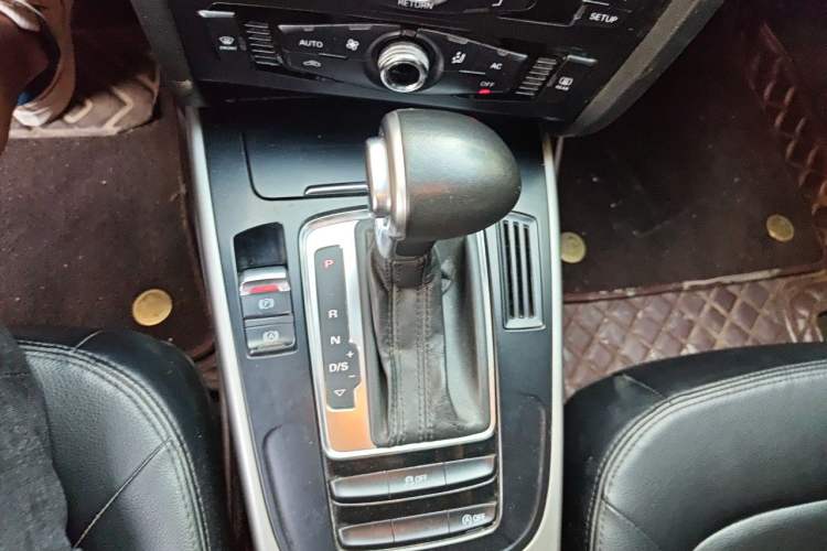 Used Audi A4L 2013 30 TFSI Automatic Comfort Model Gear Lever