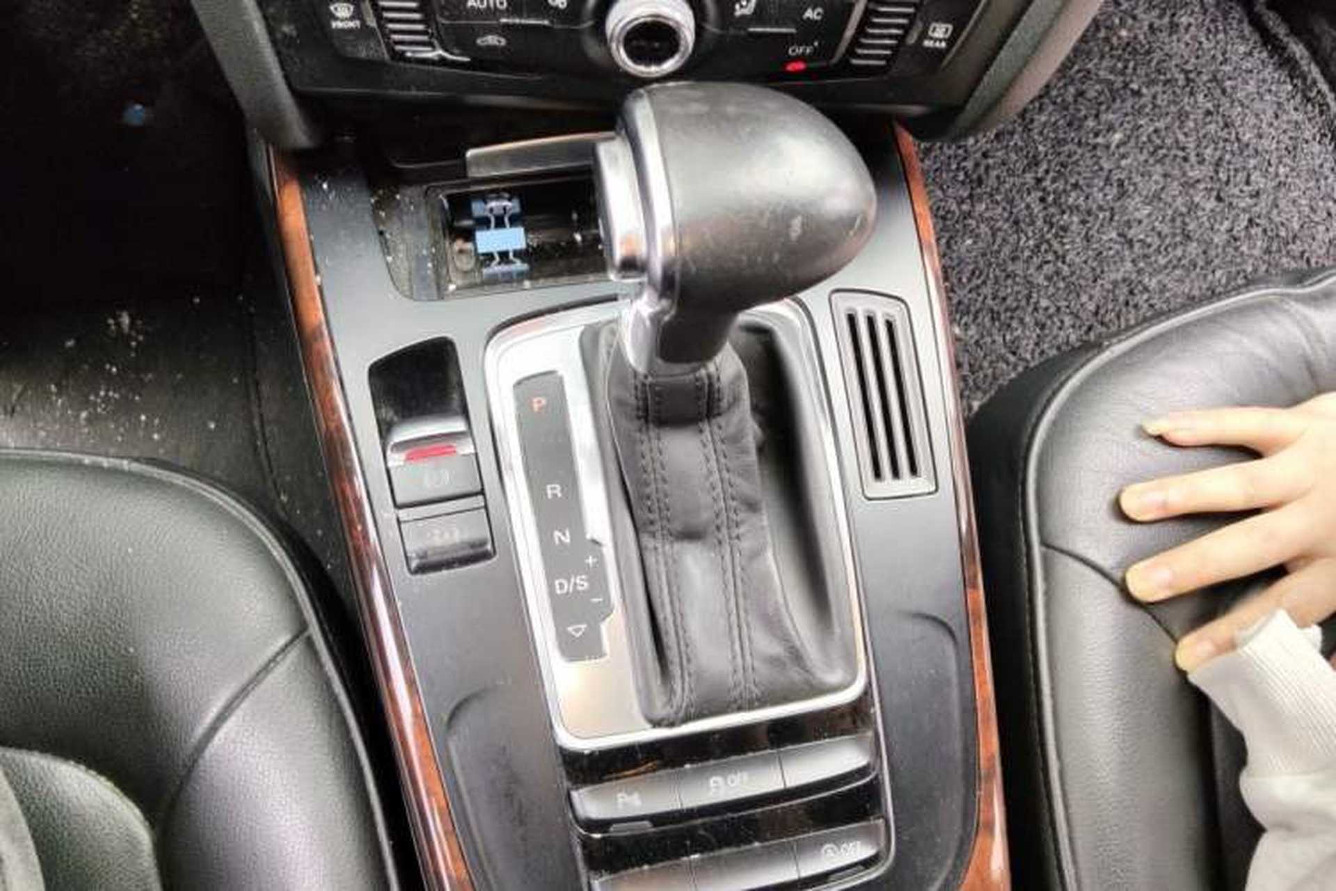 Used Audi A4L 2013 35 TFSI Automatic Comfort Model Gear Lever