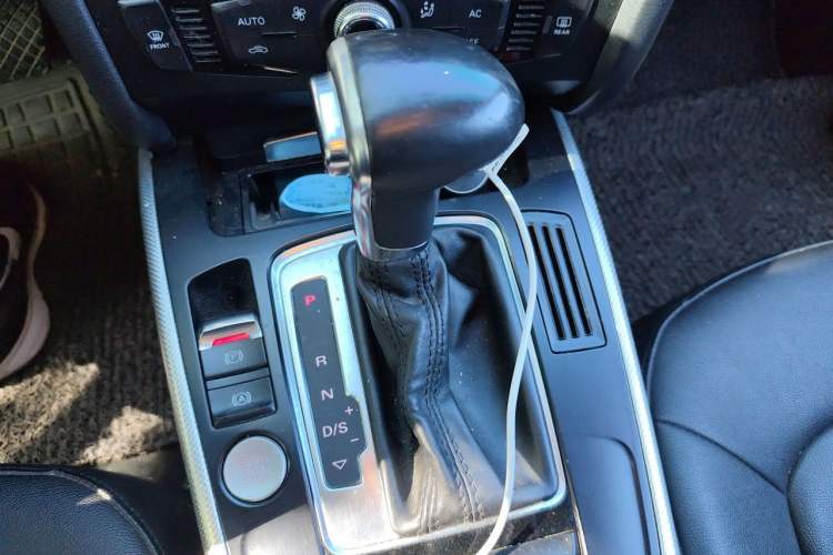 Used Audi A4L 2013 35 TFSI Automatic Standard Model Gear Lever