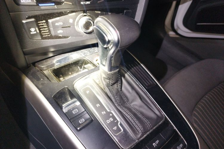 Used Audi A4L 2013 30 TFSI Automatic Comfort Model Gear Lever