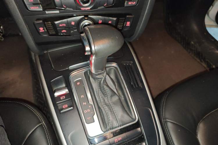Used Audi A4L 2013 30 TFSI Automatic Comfort Model Gear Lever