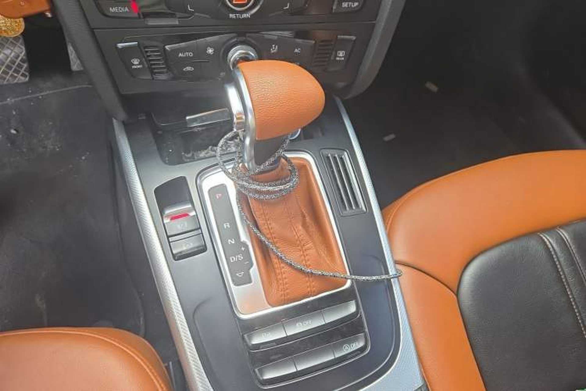 Used Audi A4L 2013 35 TFSI Automatic Standard Model Gear Lever