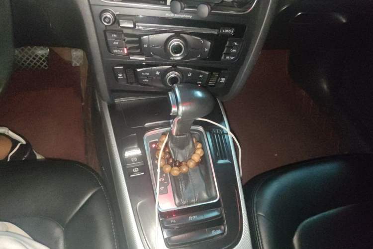 Used Audi A4L 2013 35 TFSI Automatic Standard Model Gear Lever