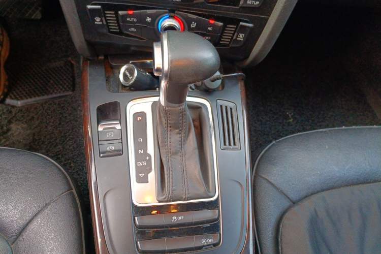 Used Audi A4L 2013 35 TFSI Automatic Comfort Model Gear Lever