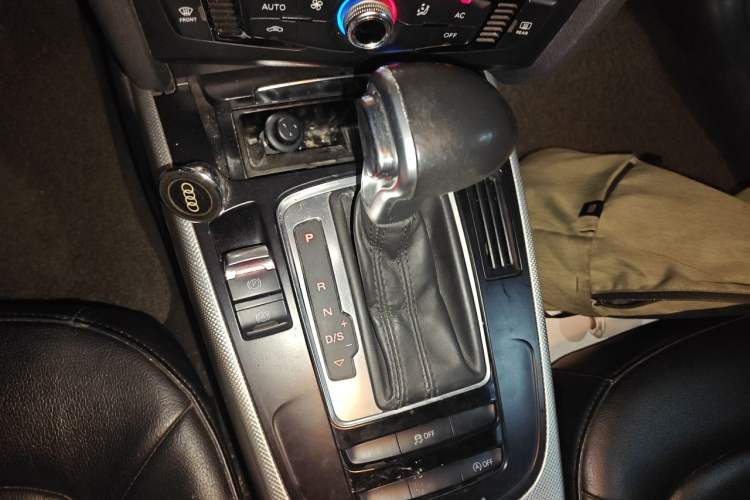 Used Audi A4L 2013 35 TFSI Automatic Standard Model Gear Lever