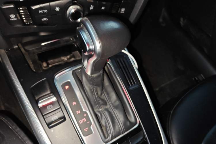 Used Audi A4L 2013 35 TFSI Automatic Standard Model Gear Lever