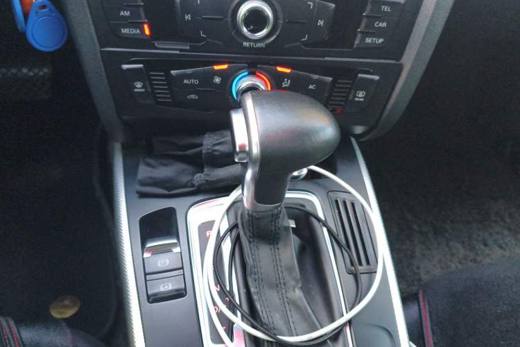 Used Audi A4L 2013 35 TFSI Automatic Standard Model Gear Lever