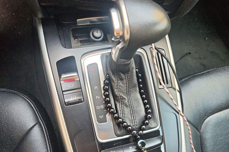 Used Audi A4L 2013 35 TFSI Automatic Standard Model Gear Lever