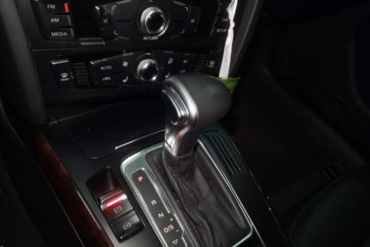 Used Audi A4L 2013 35 TFSI Automatic Standard Model Gear Lever
