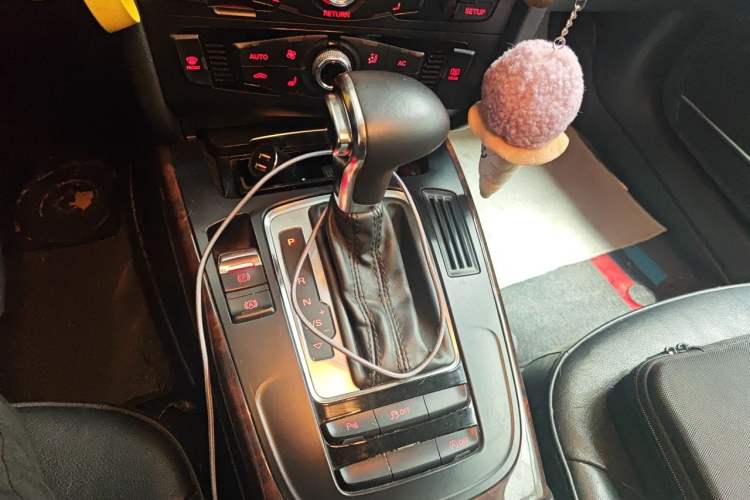 Used Audi A4L 2013 35 TFSI Automatic Comfort Model Gear Lever