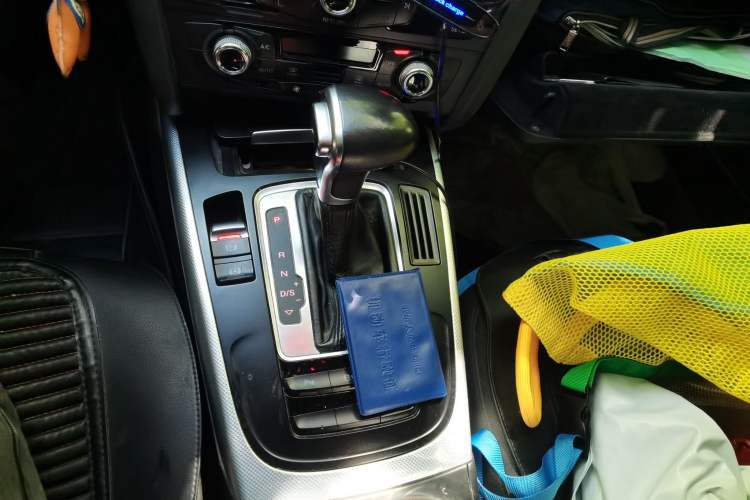 Used Audi A4L 2013 35 TFSI Automatic Standard Model Gear Lever