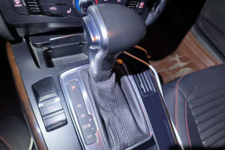 Used Audi A4L 2013 35 TFSI Automatic Comfort Model Gear Lever