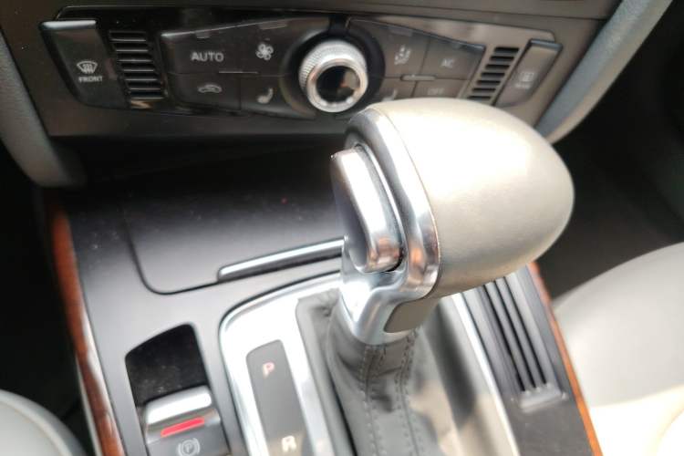 Used Audi A4L 2013 35 TFSI Automatic Comfort Model Gear Lever