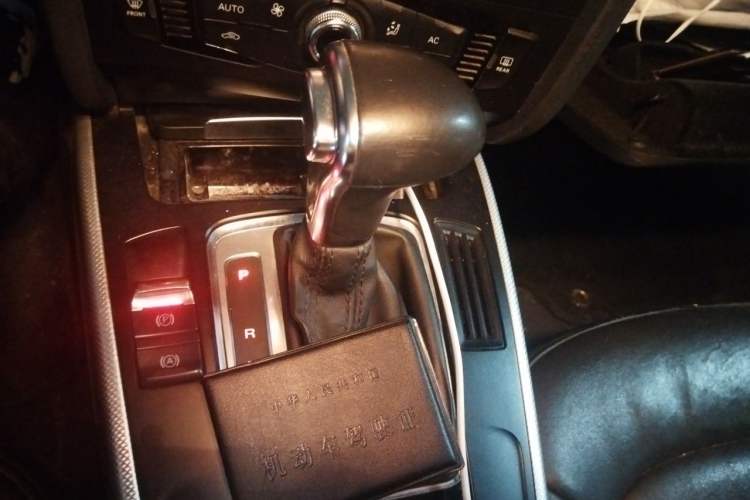 Used Audi A4L 2013 35 TFSI Automatic Comfort Model Gear Lever
