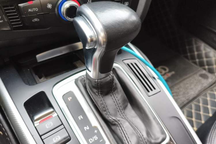 Used Audi A4L 2013 35 TFSI Automatic Standard Model Gear Lever