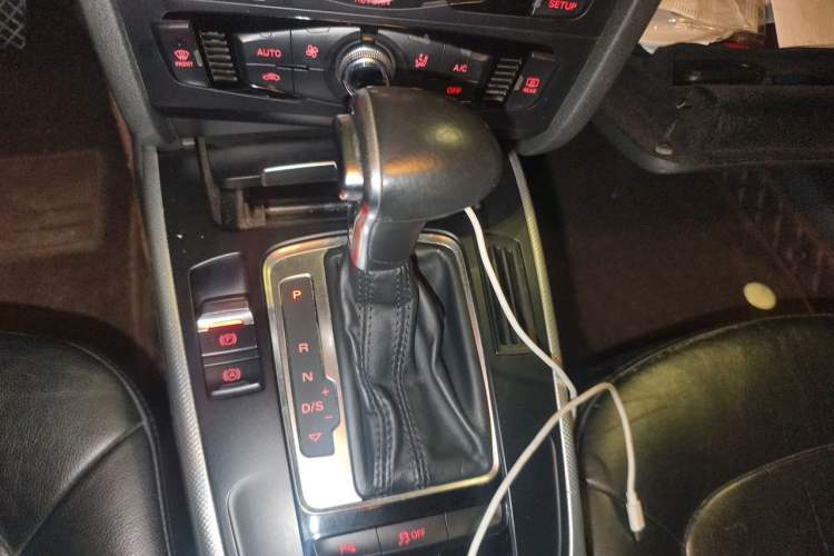Used Audi A4L 2013 35 TFSI Automatic Standard Model Gear Lever