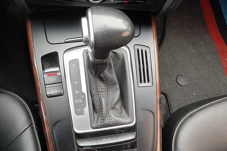 Used Audi A4L 2013 35 TFSI Automatic Comfort Model Gear Lever