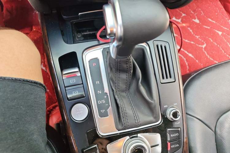 Used Audi A4L 2013 35 TFSI Automatic Technology Edition Gear Lever