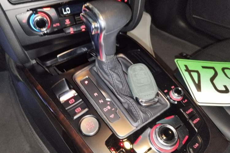 Used Audi A4L 2013 35 TFSI Automatic Technology Edition Gear Lever