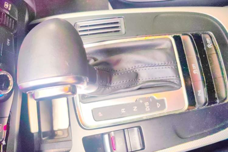 Used Audi A4L 2013 35 TFSI Automatic Standard Model Gear Lever