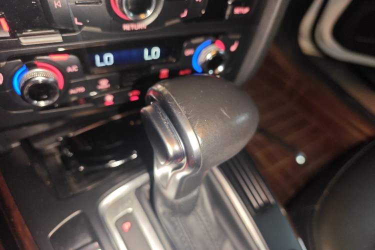 Used Audi A4L 2013 35 TFSI Automatic Comfort Model Gear Lever
