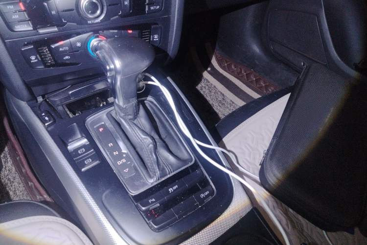 Used Audi A4L 2013 35 TFSI Automatic Standard Model Gear Lever