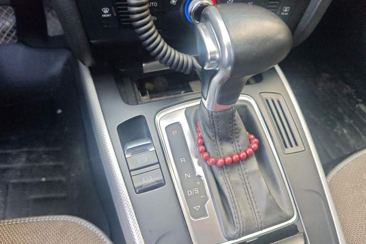 Used Audi A4L 2013 35 TFSI Automatic Standard Model Gear Lever