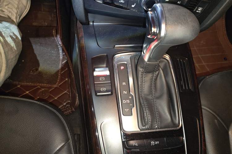 Used Audi A4L 2013 35 TFSI Automatic Standard Model Gear Lever