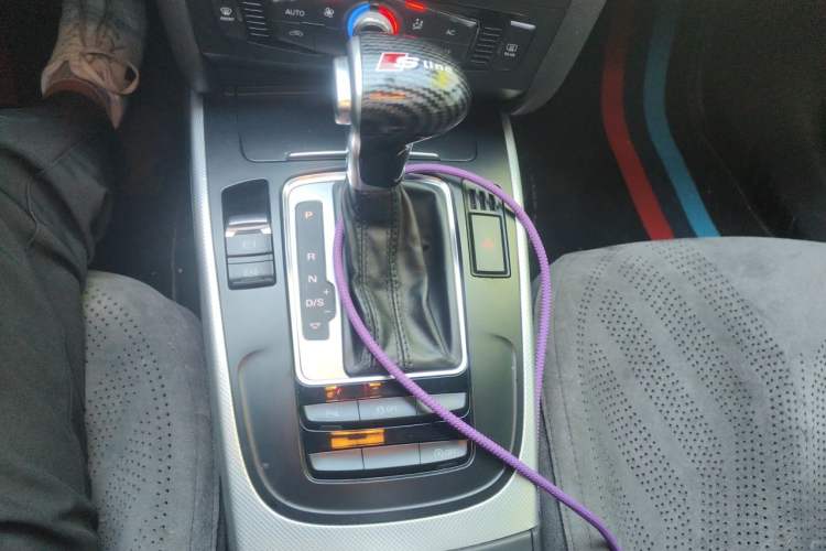 Used Audi A4L 2013 35 TFSI Automatic Standard Model Gear Lever