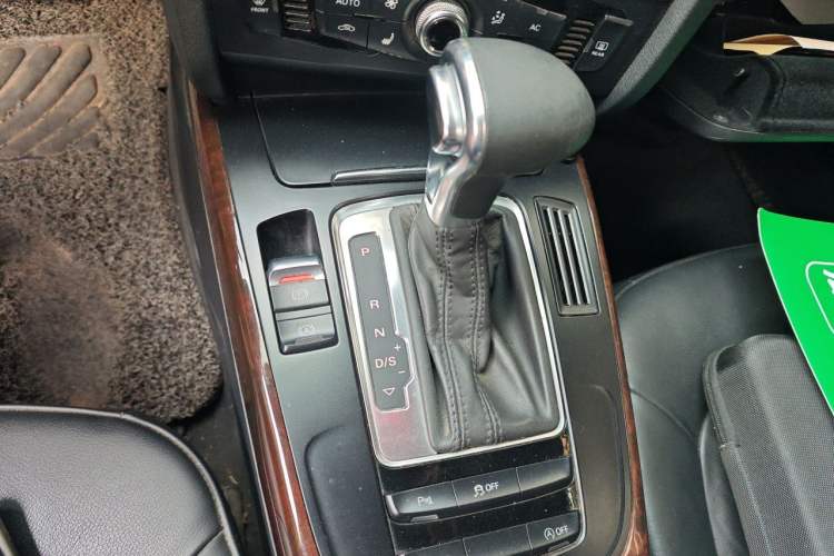 Used Audi A4L 2013 35 TFSI Automatic Comfort Model Gear Lever