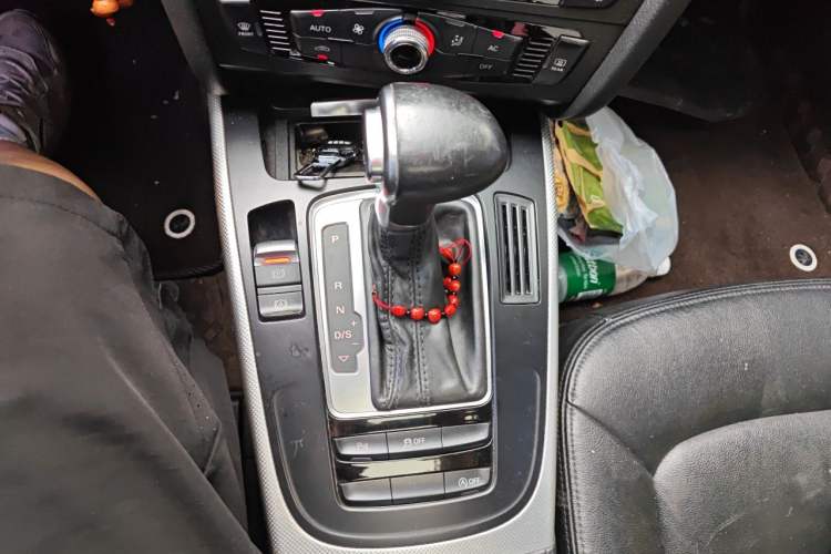 Used Audi A4L 2013 35 TFSI Automatic Standard Model Gear Lever