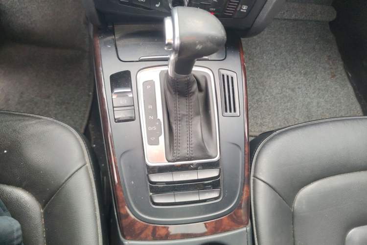 Used Audi A4L 2013 35 TFSI Automatic Standard Model Gear Lever