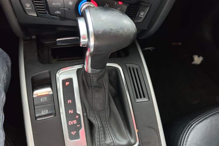 Used Audi A4L 2013 35 TFSI Automatic Standard Model Gear Lever