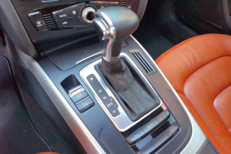Used Audi A4L 2013 35 TFSI Automatic Standard Model Gear Lever