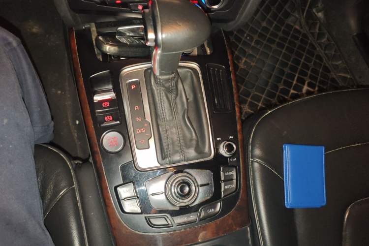 Used Audi A4L 2013 35 TFSI Automatic Technology Edition Gear Lever
