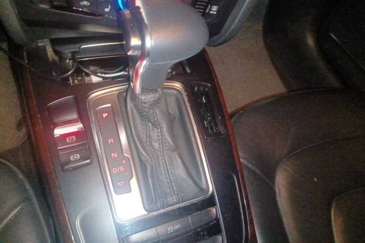 Used Audi A4L 2013 35 TFSI Automatic Comfort Model Gear Lever