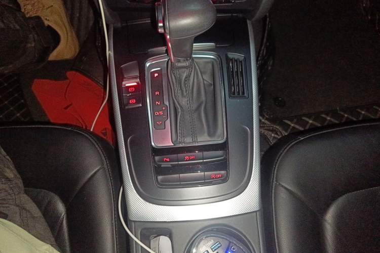 Used Audi A4L 2013 35 TFSI Automatic Standard Model Gear Lever