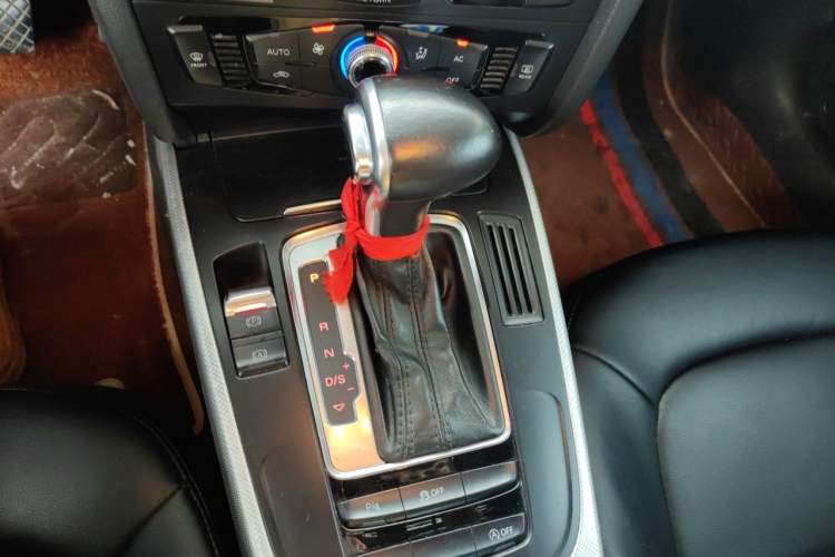 Used Audi A4L 2013 35 TFSI Automatic Comfort Model Gear Lever