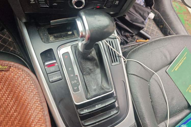 Used Audi A4L 2013 35 TFSI Automatic Standard Model Gear Lever