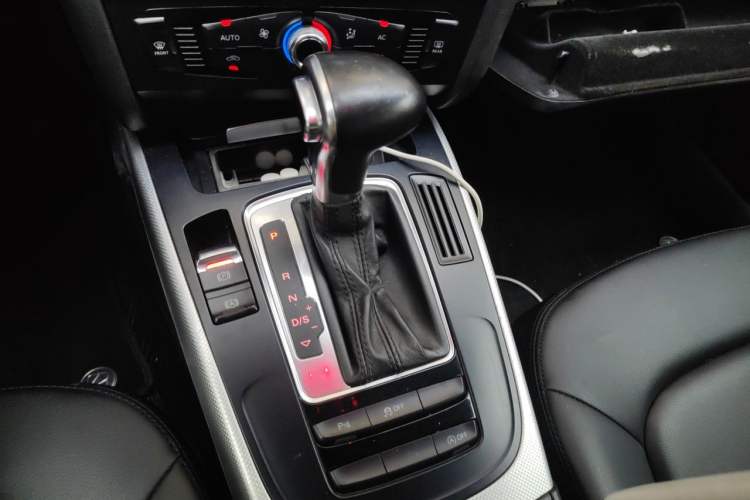 Used Audi A4L 2013 35 TFSI Automatic Standard Model Gear Lever